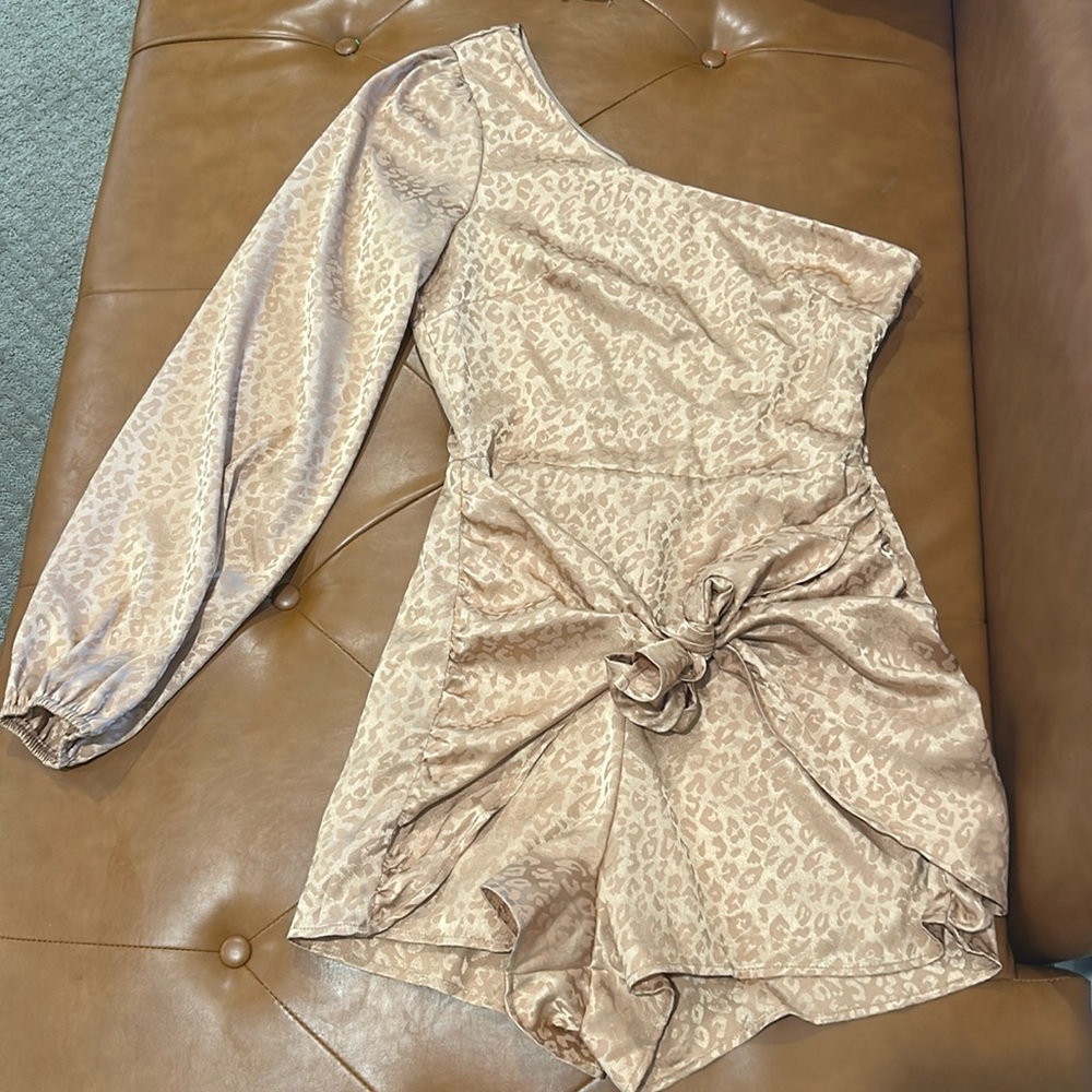 Le Lis one shoulder romper